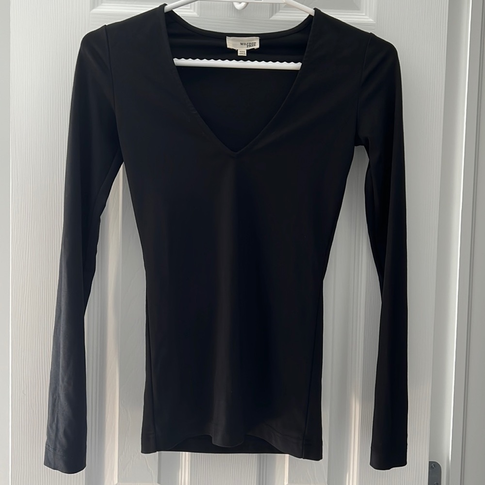 Aritzia Wilfred Free V neck top in black XXS